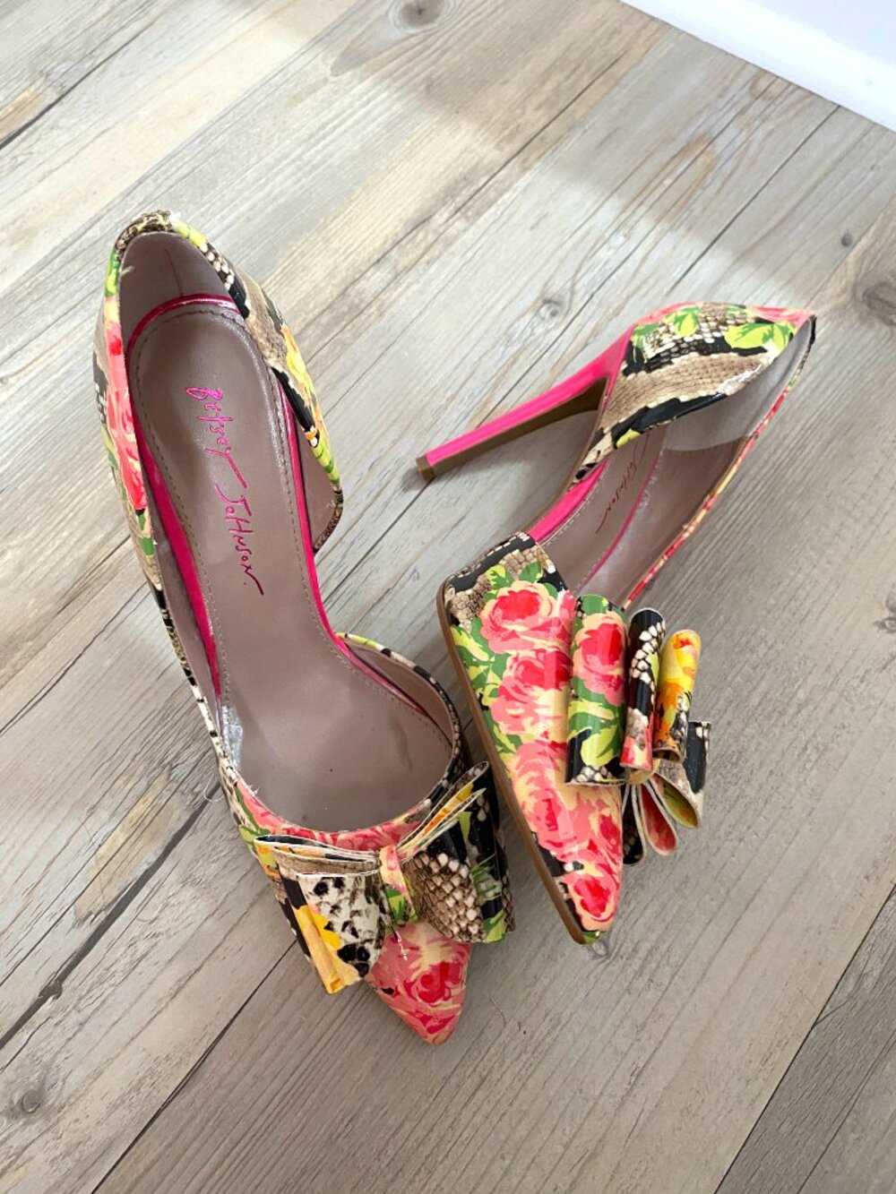 Betsey Johnson Snakeskin Floral Patent Leather Bow Stiletto Heels Size 8
